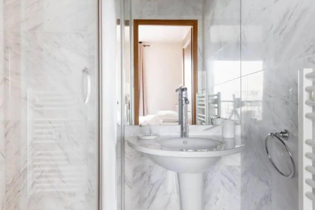 Avenue Montaigne : Luxury 4p/2br Appartement