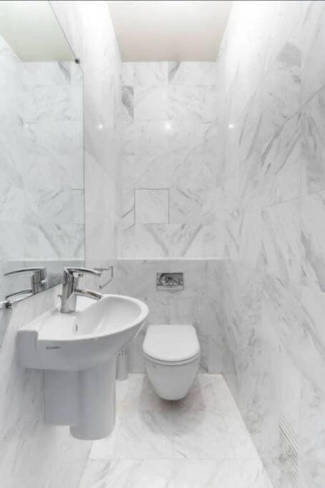 Avenue Montaigne : Luxury 4p/2br * Parijs