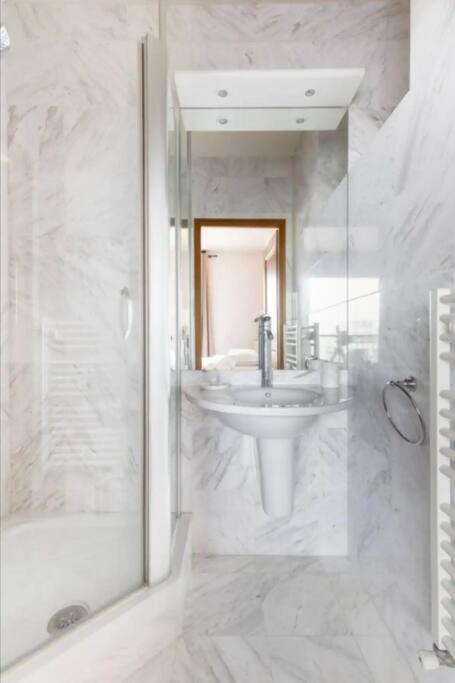 Avenue Montaigne : Luxury 4p/2br * Parijs