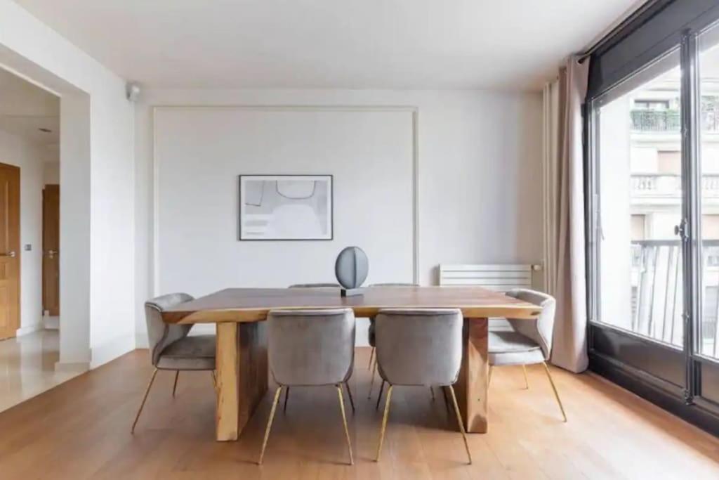 Avenue Montaigne : Luxury 4p/2br Appartement Parijs